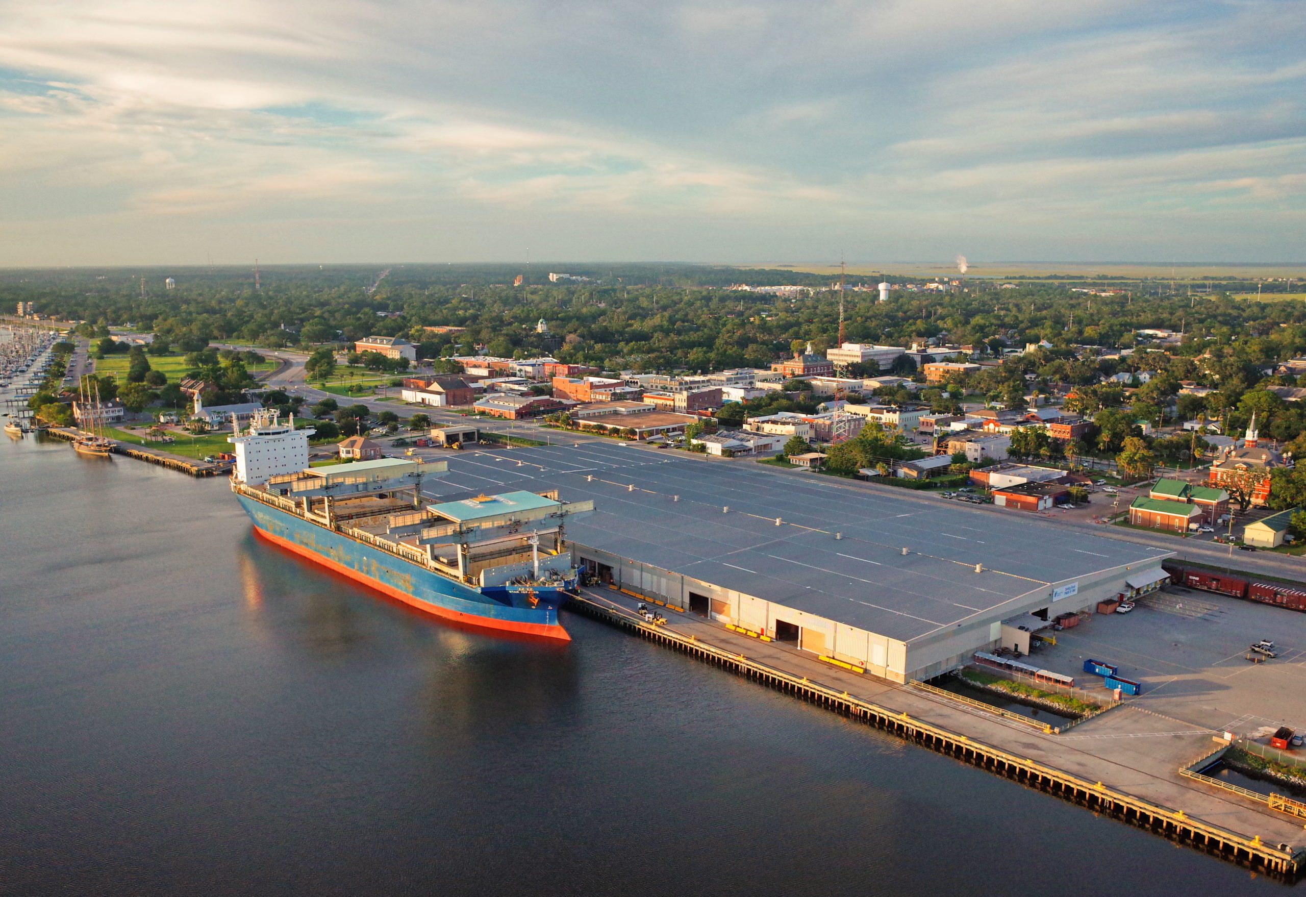 Appalachian Regional Port uses electric rubber-tired gantry cranes